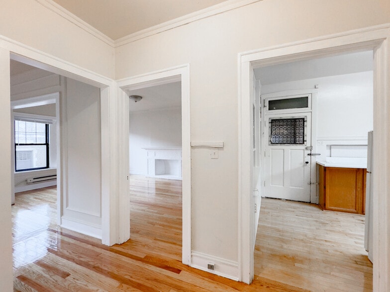 Building Photo - 1320 Oak Ave