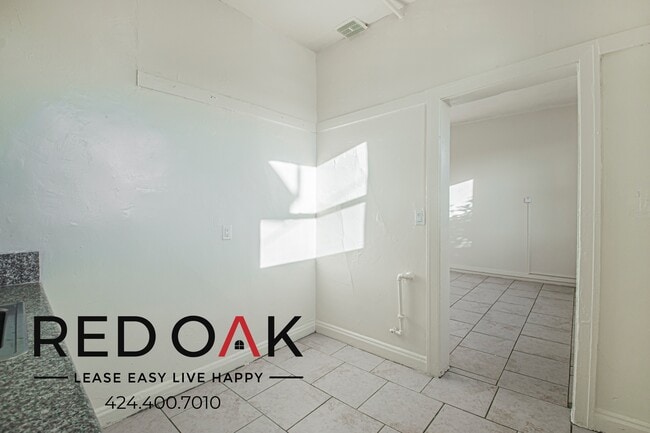 Building Photo - 1000 S Grand View St