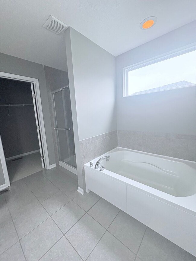 Building Photo - Stunning 3-bedroom, 3.5-bathroom home in Reynoldsburg