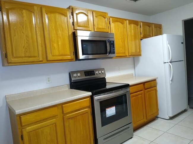 Building Photo - 4210 SW 89th Ave