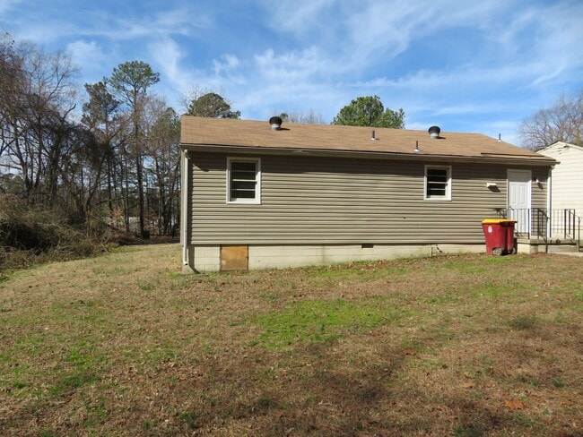 Building Photo - Petersburg