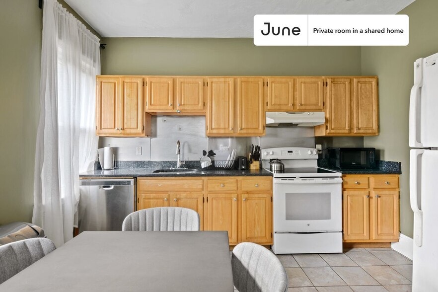 Building Photo - Room in Shared 6 bed/2 bath home in Allston