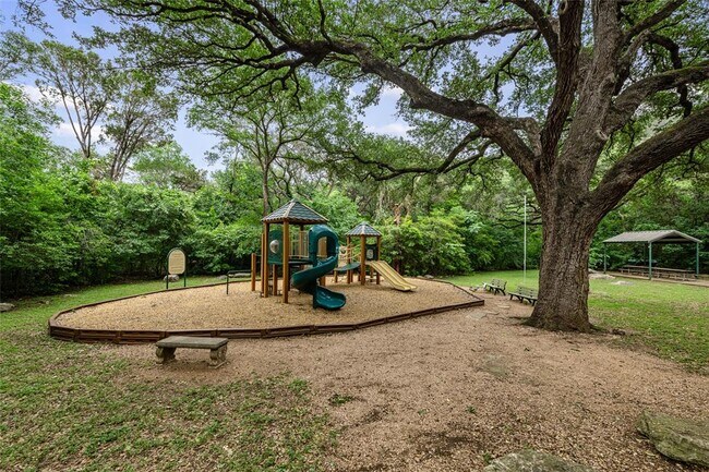 Building Photo - 5813 Back Ct