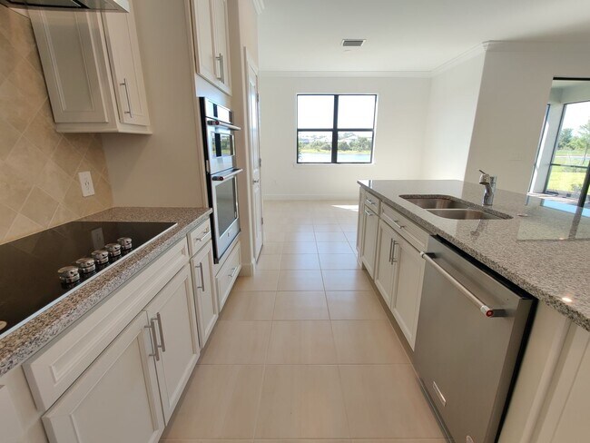 Building Photo - 6140 Baywood Ct