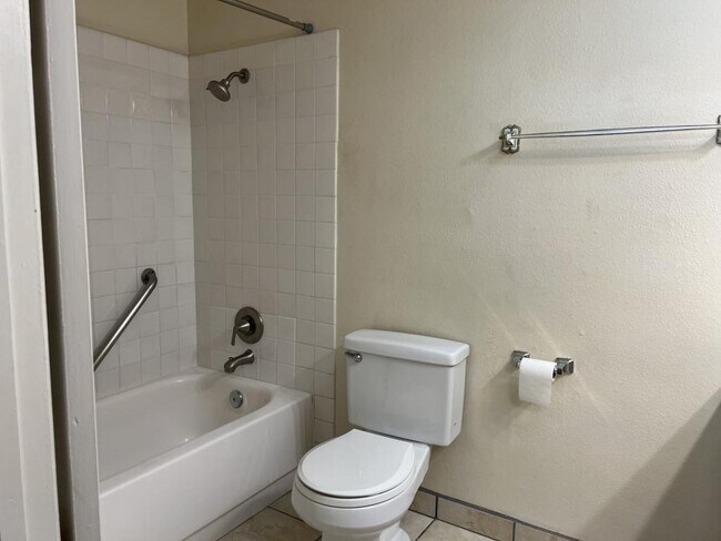 Building Photo - 835 McLain St