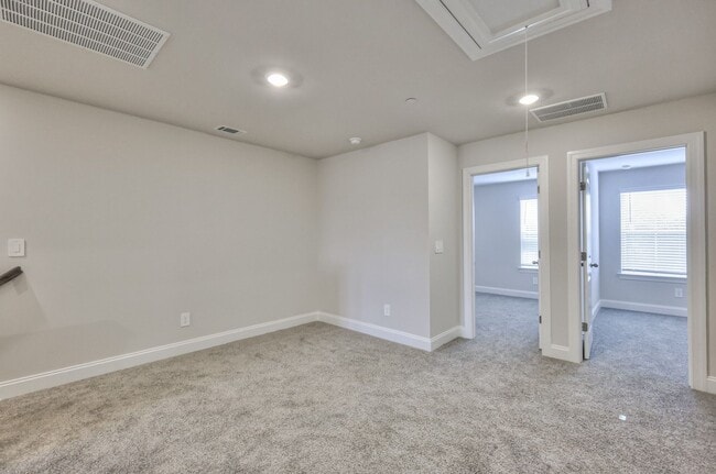 Building Photo - New Townhome in a prime location in Gallatin