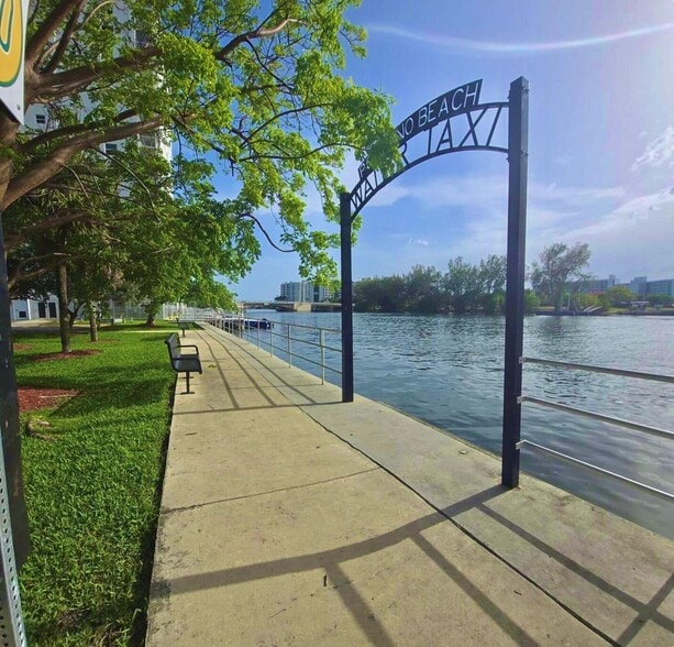 Building Photo - 3225 NE 16th St