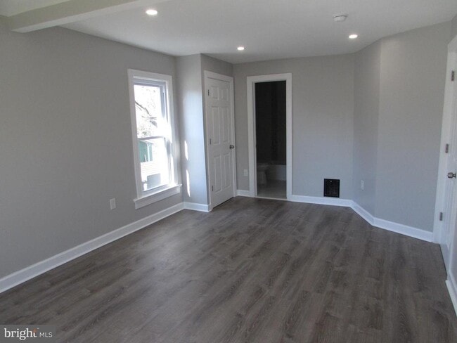 Building Photo - 8700 Maple Ave