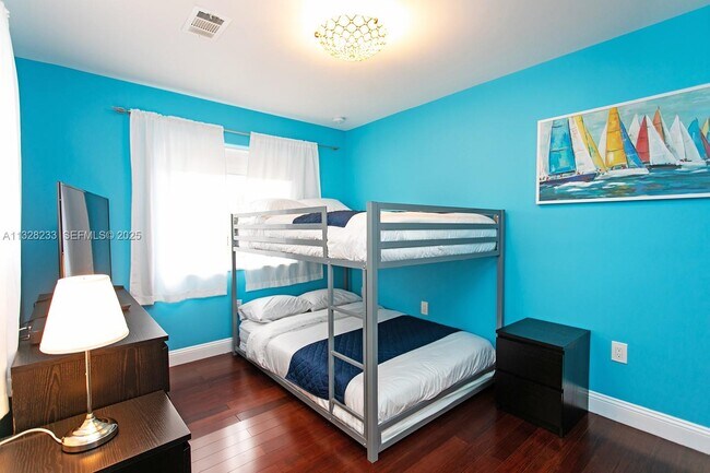 Building Photo - 809 S 17th Ave