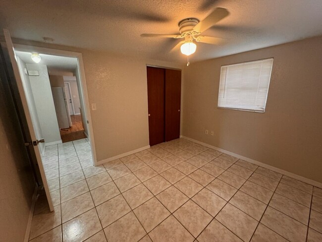 Building Photo - 2 Bedroom 1.5 Bath Clean & Cozy Home for Rent
