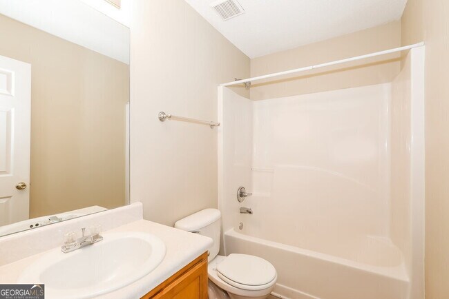 Building Photo - 3482 Creekview Dr