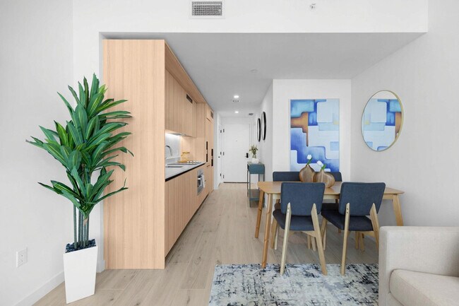 Building Photo - 225 N Miami Ave