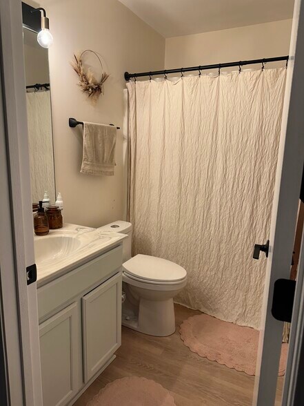 Building Photo - 102 Chancellor Ct