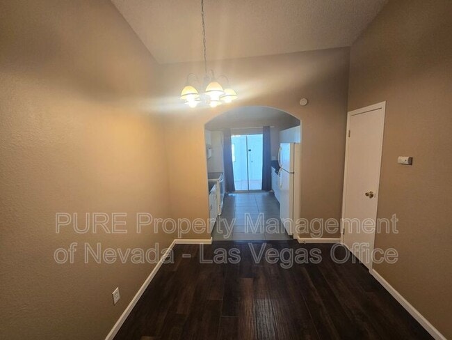 Building Photo - 4270 Rollingstone Dr