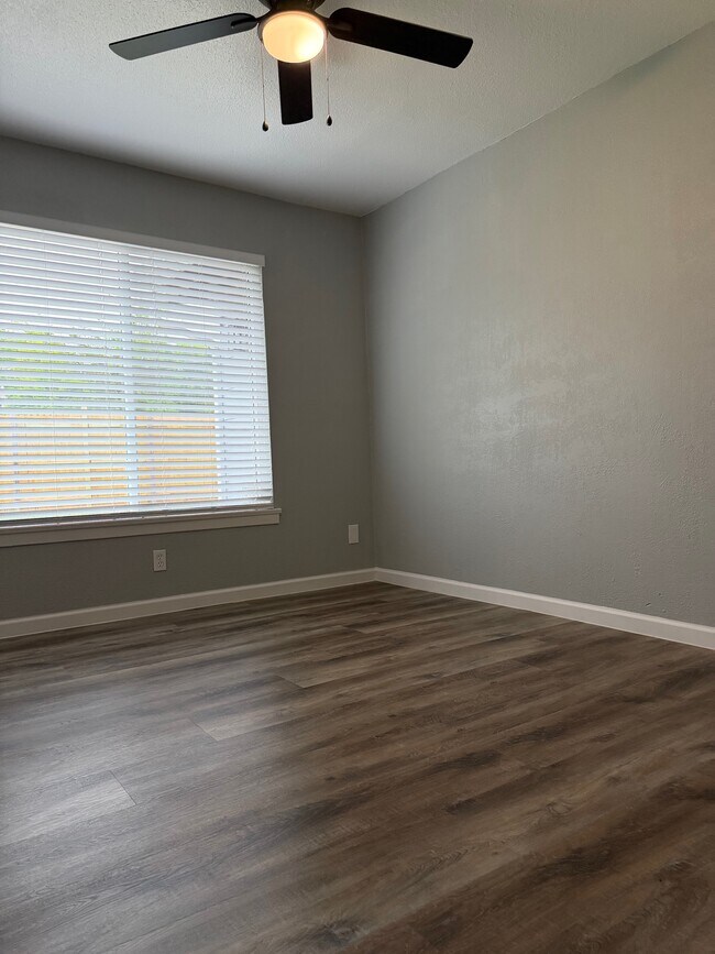 Building Photo - 12 Pershing Dr