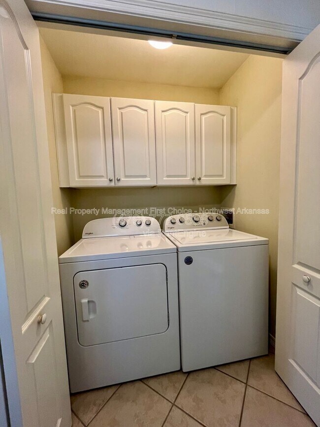 Building Photo - 2728 Westminster Dr