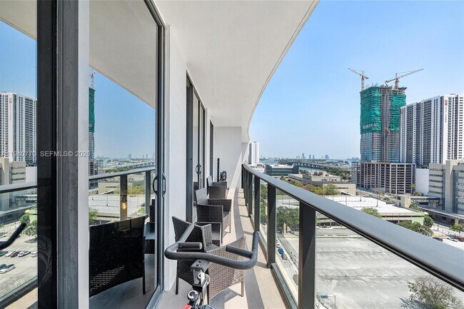 Building Photo - 1600 NE 1st Ave