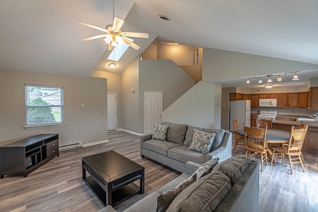 Building Photo - 4060 Pine Dr
