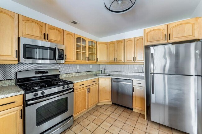 Building Photo - 1150 RIVER Rd