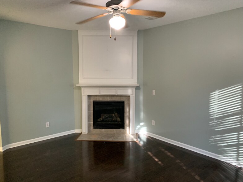 Building Photo - 397 Grayson Way