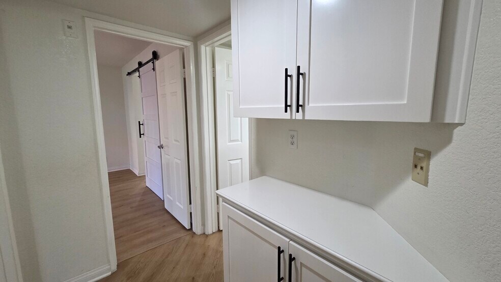 Building Photo - 697 Sutton Crest Trl