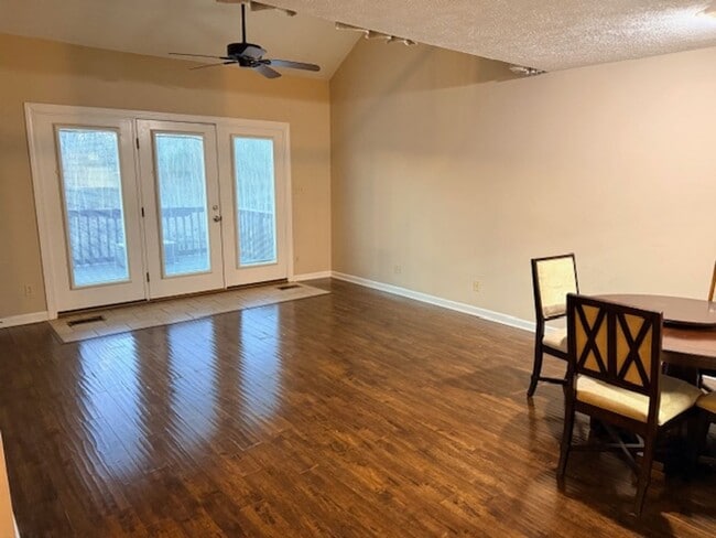 Building Photo - Maryville 37803 - 3 bedroom condo with bonus room - Call Troy Adams (865) 233-6949