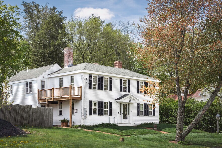 Building Photo - 329 Main St