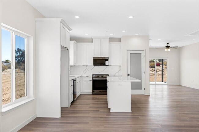 Building Photo - 10154 Joshua Blvd