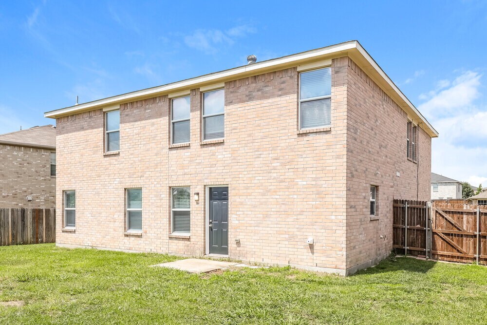 Building Photo - 1330 Flagstone St