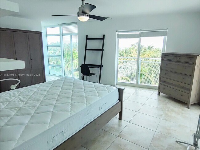 Building Photo - 7600 Collins Ave