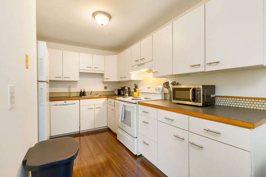 Building Photo - 15704 Ash Way