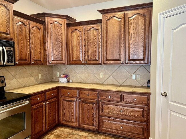 Building Photo - GEISMAR, right across 74 from Dutchtown Schools!  3br/2ba