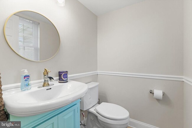 Building Photo - 424 Revere Dr