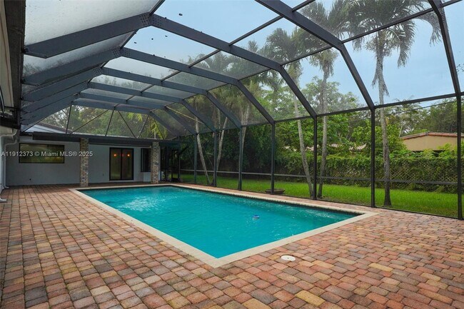 Building Photo - 6230 SW 112th St