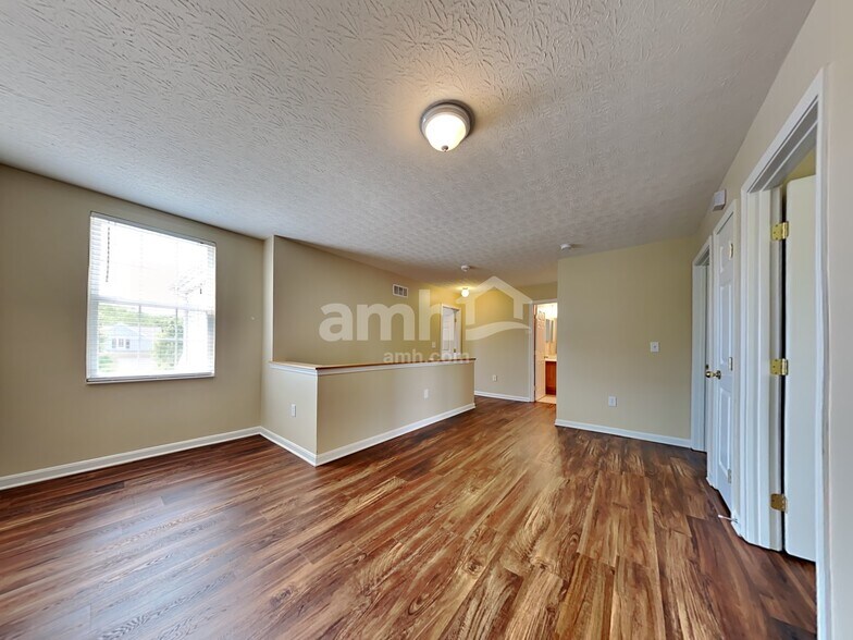 Building Photo - 320 Hennepin Dr