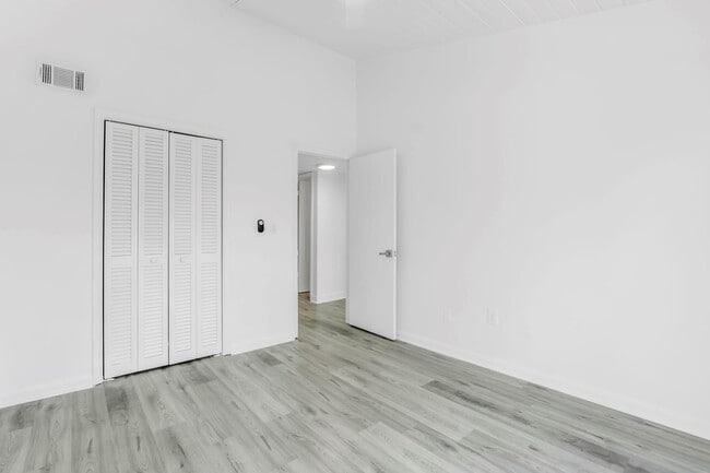 Building Photo - 3827 NE 166th St