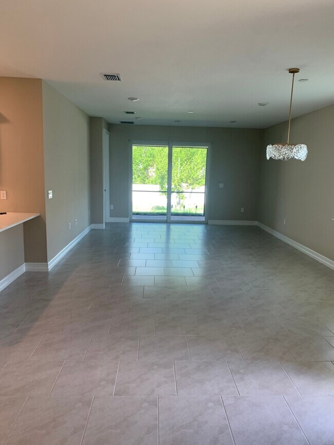 Building Photo - 1033 Tranquil Brk Dr