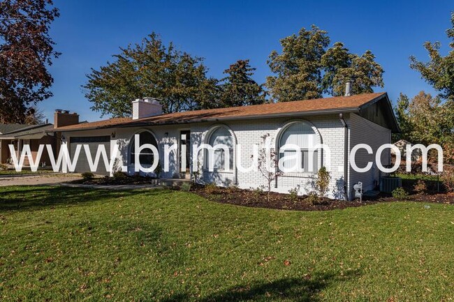 Building Photo - 1455 Plata Way