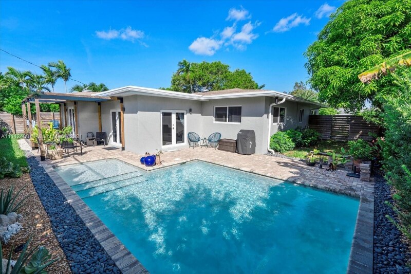 Building Photo - 1900 NE 42nd St