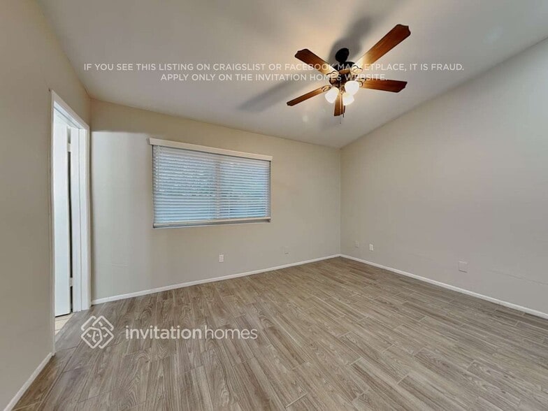 Building Photo - 2218 W Knox Rd