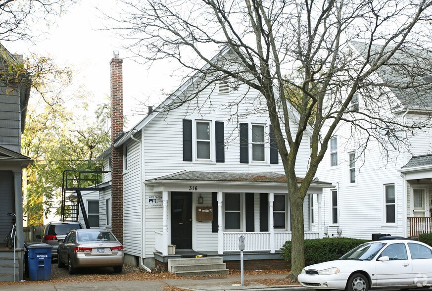 Primary Photo - 316 Thompson St