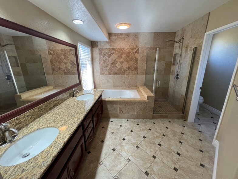 Building Photo - 3399 Northwood Dr