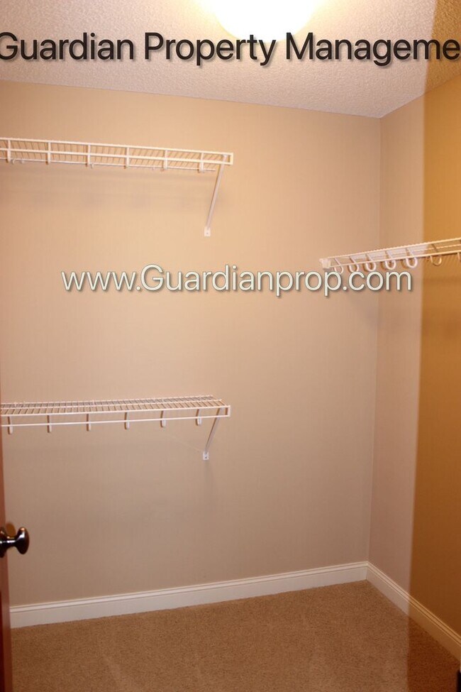 Building Photo - Gorgeous Brooklyn Park Single Family Home, 2 Car Garage, W/D, Office, Available Jan/Feb