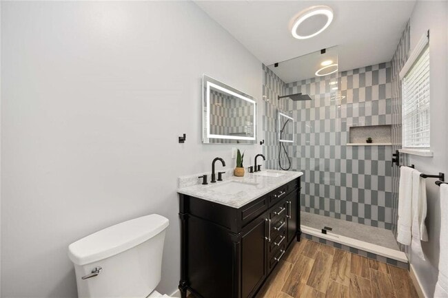 Building Photo - 5013 De Lange Ln