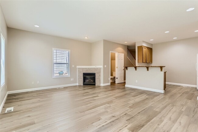 Building Photo - Spacious Two-Level Duplex Home with Fenced Backyard in Hillsboro!