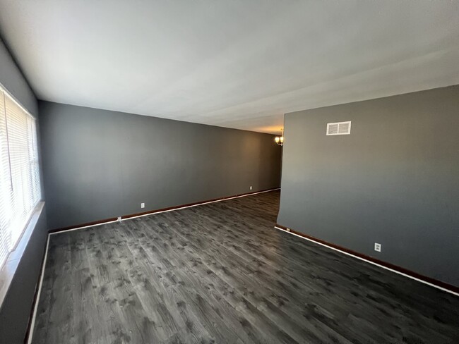 Building Photo - Modern 2-Bedroom in Tower Grove East – Pri...