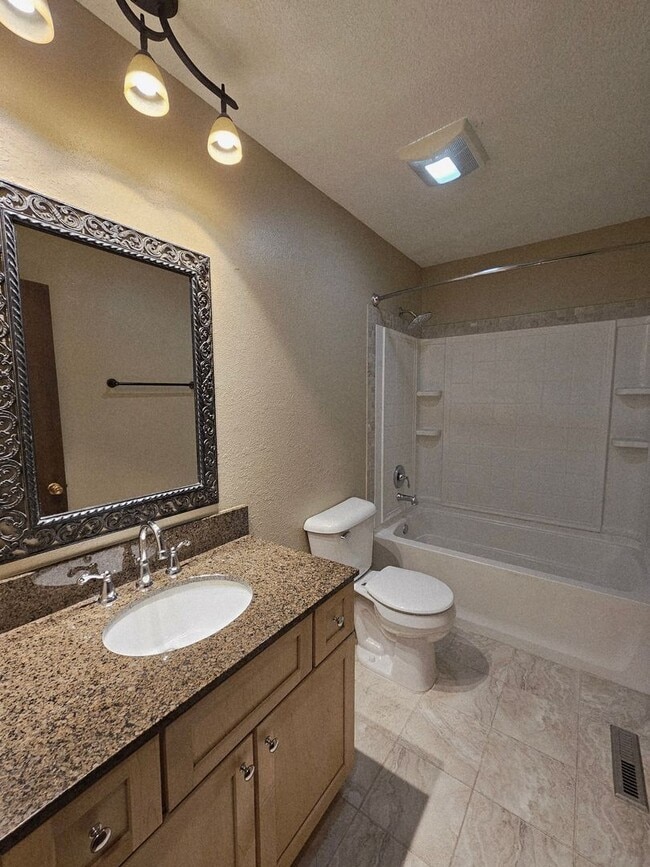 Building Photo - 2 BEDROOM | 1 BATH | SINGLE LEVEL | GARAGE...