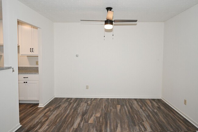 Building Photo - 5464 Beechmont Ave