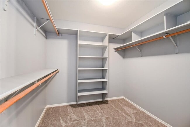 Building Photo - 636 W Richmond Ln