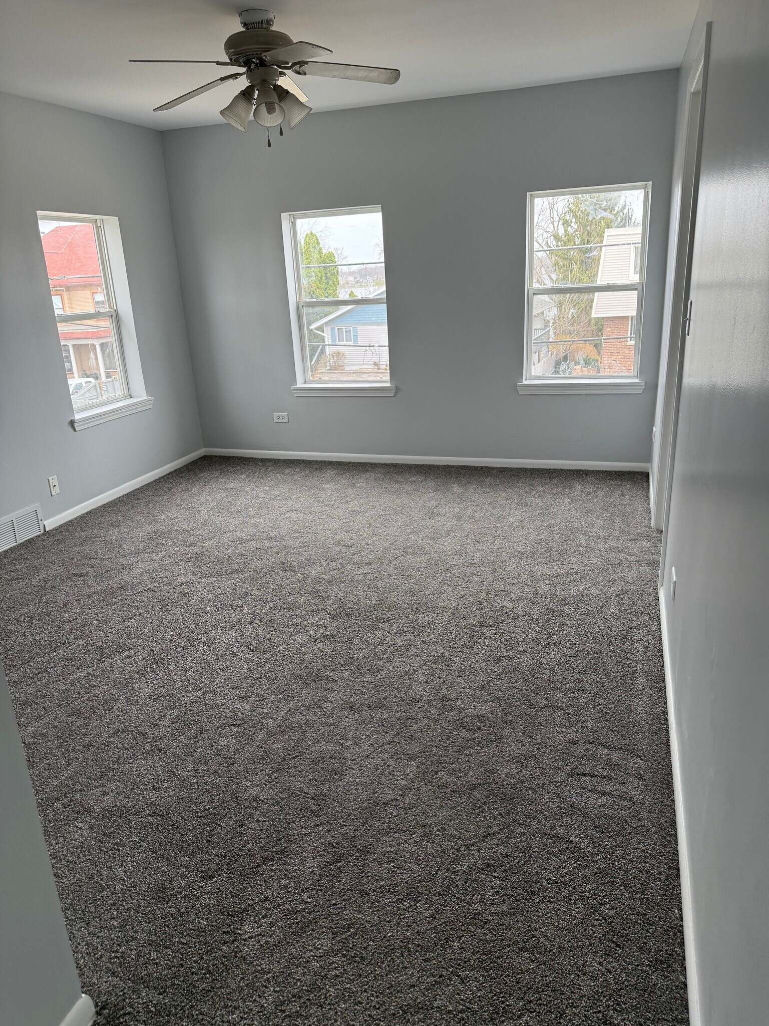 Building Photo - 154 E Mill St